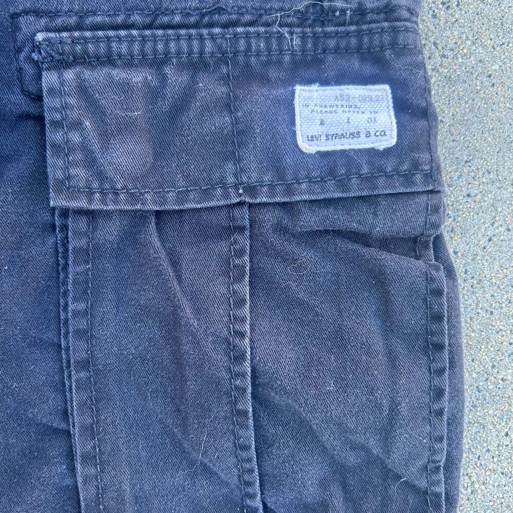 Levi's Men's Black Cargo Shorts - Picture 4 of 7